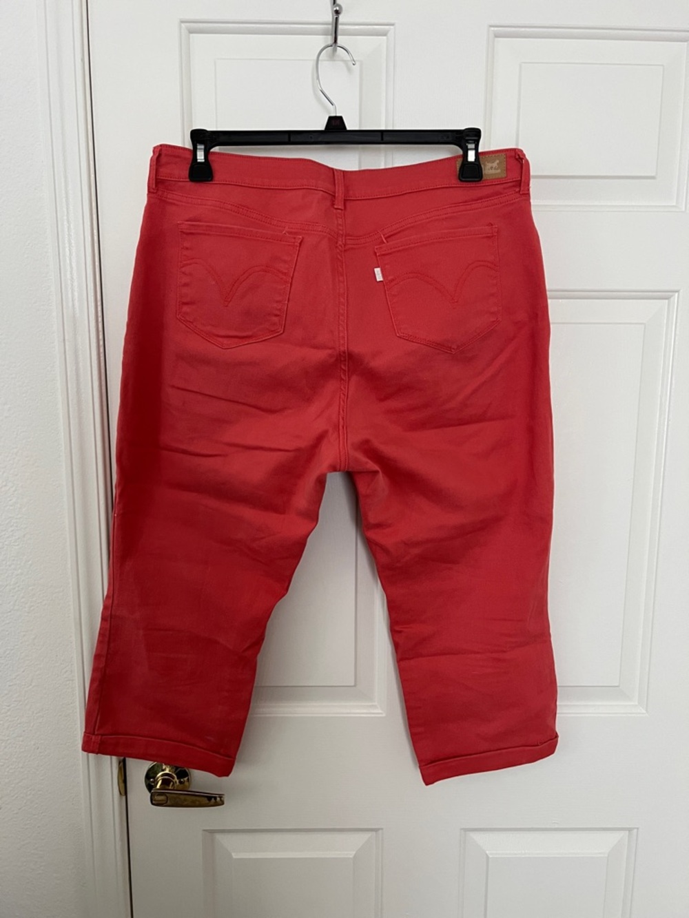 Levi's Women’s peachy orange capris 16w